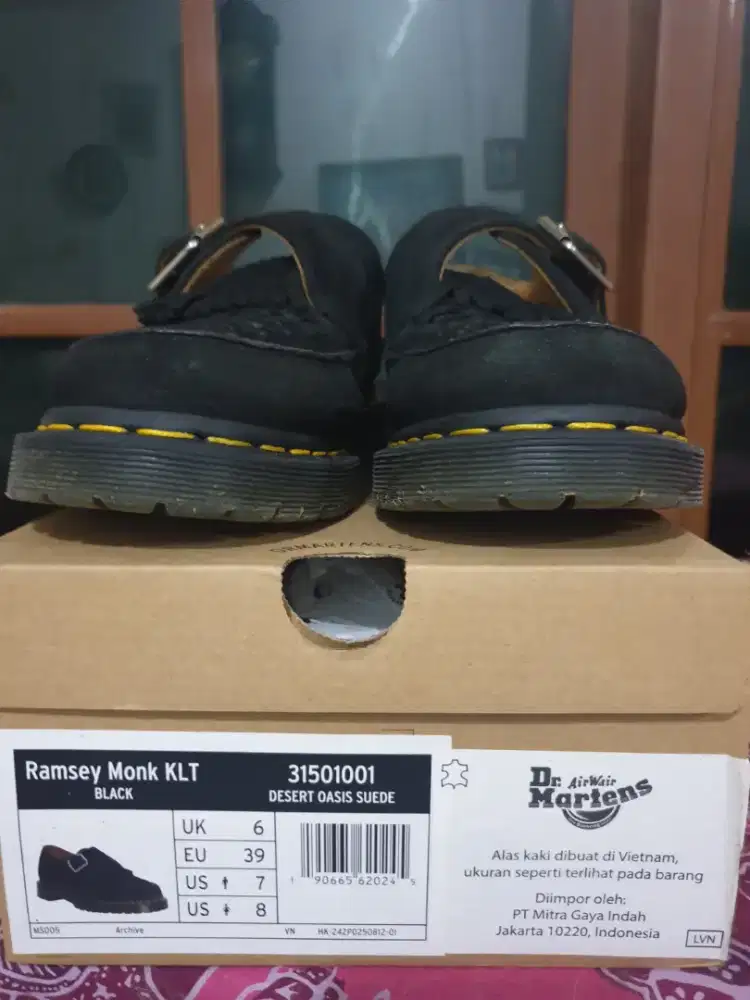 Dijual sepatu DocMar ukuran 39 (EU)