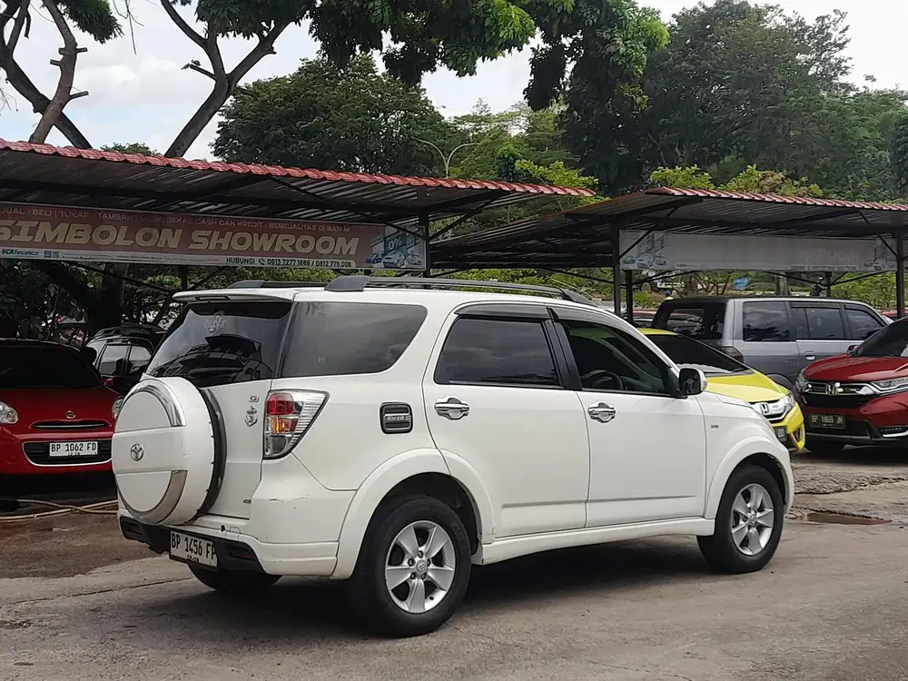 TOYOTA RUSH AUTOMETIC PAJAK HIDUP STNK BPKB LENGKAP BOLEH CREDIT DP 10