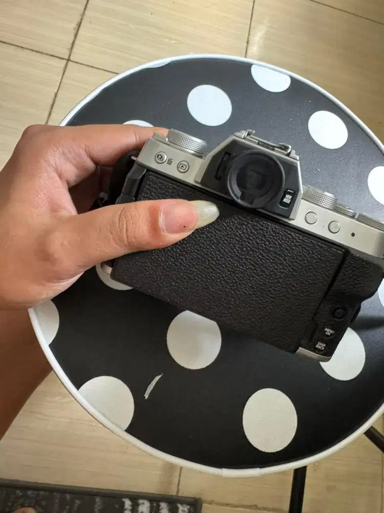 Kamera Mirorrles Fujifilm X-T 200 Lensa 15-45mm