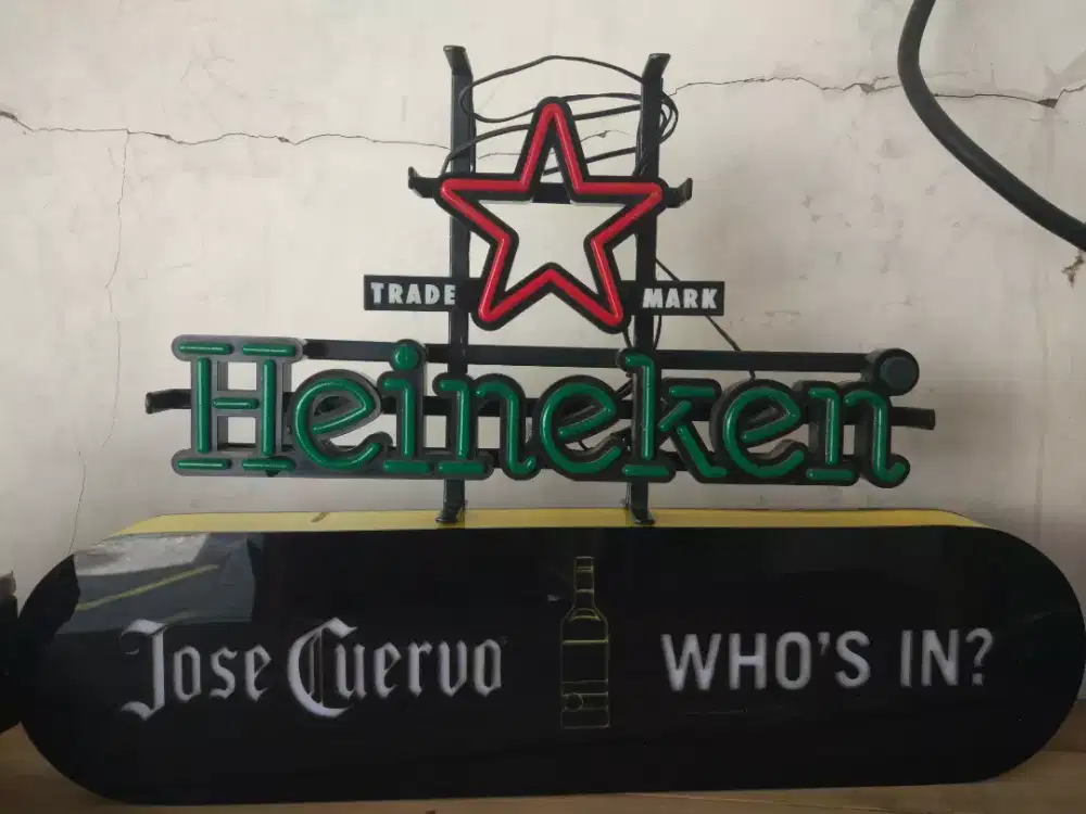 Lampu Led Jose Curvo dan Heineken