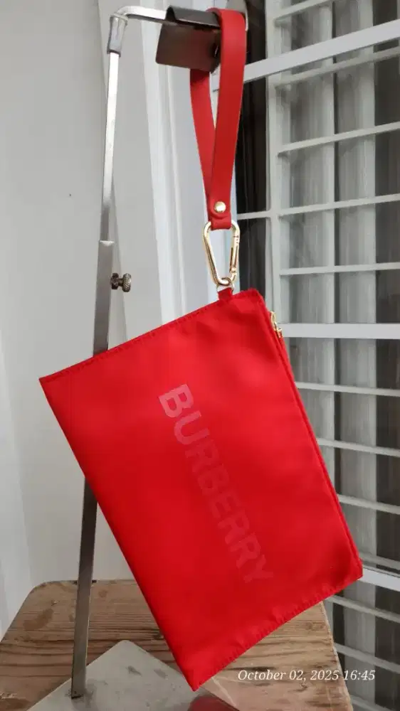 Burberry clutch gift