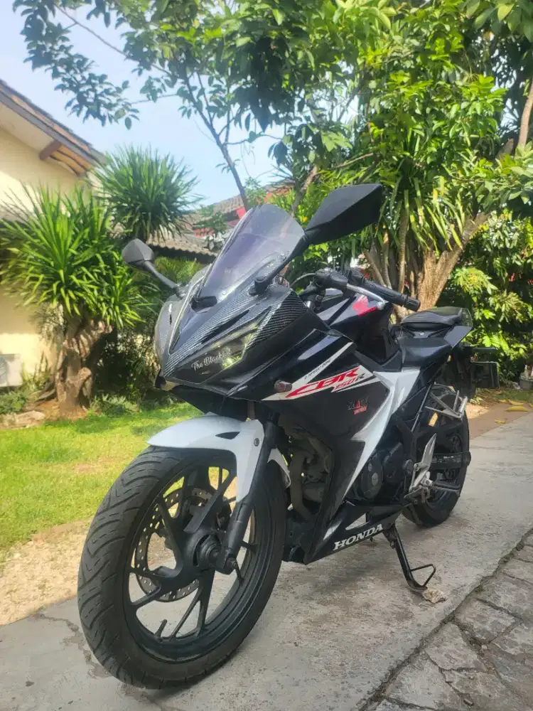 Honda CBR 150R LED 2017 Hitam Putih