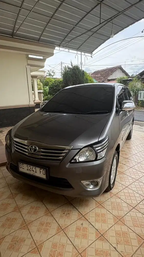 Toyota Kijang Innova AT (2012)
