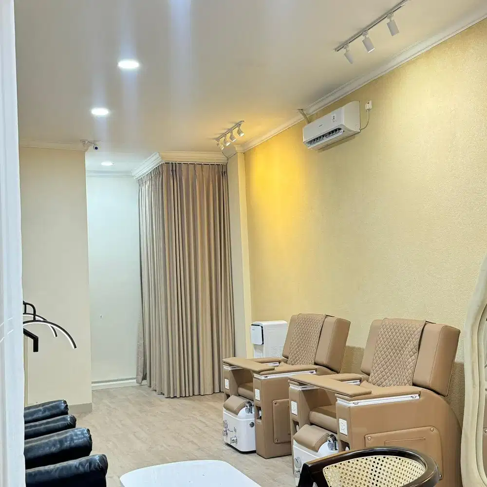 Dibutuhkan beautician wanita untuk nail art & eyelash BERPENGALAMAN