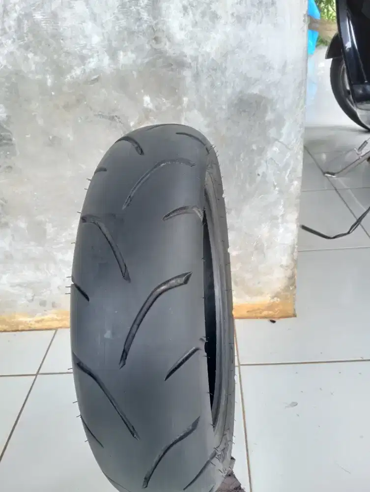 Ban belakang NMAX ukuran 130/70 ring 13 merk irc tunles