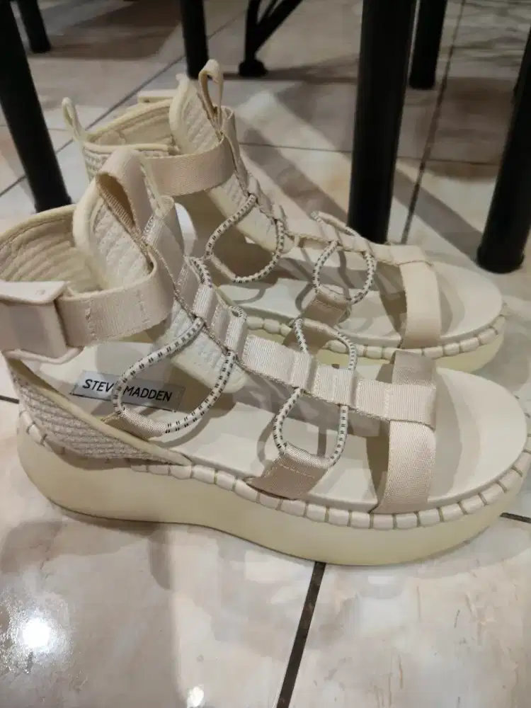 Sepatu Steve Madden 99% baru