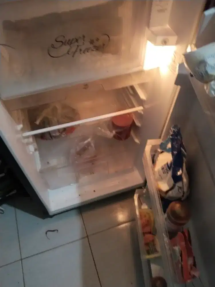 Kulkas Sanken second mulus dan berfungsi