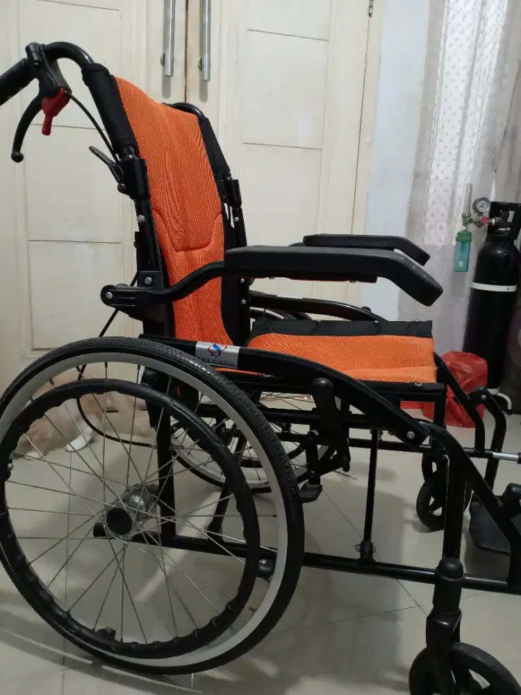 Kursi roda perawatan