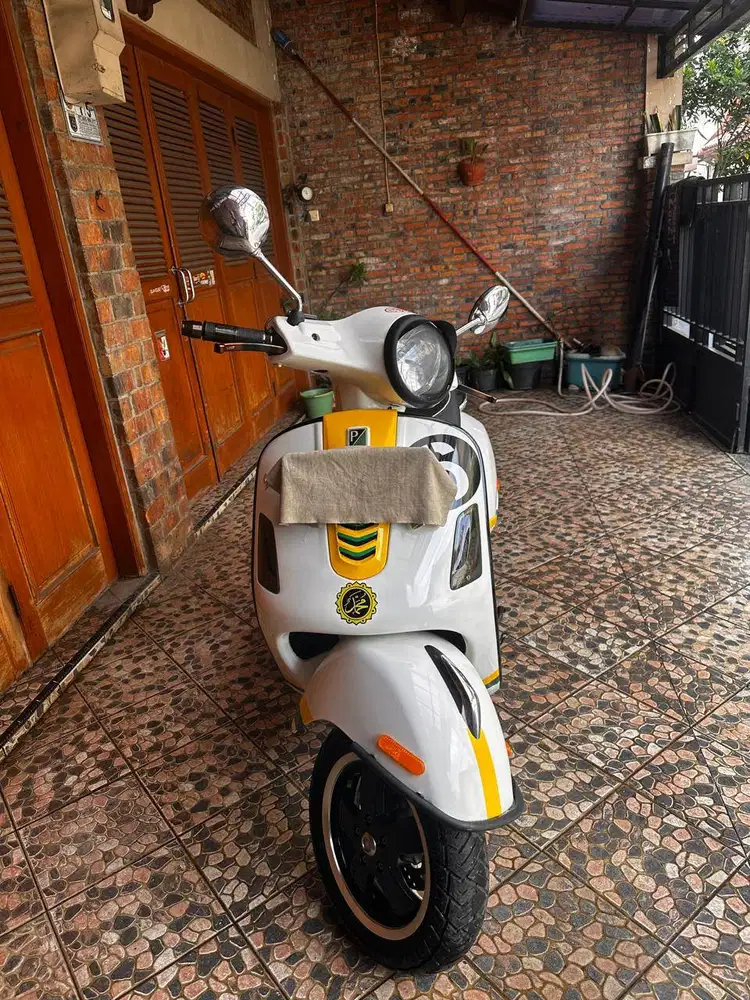 DIJUAL CEPAT PIAGGIO VESPA GTS 150 IGET 2018