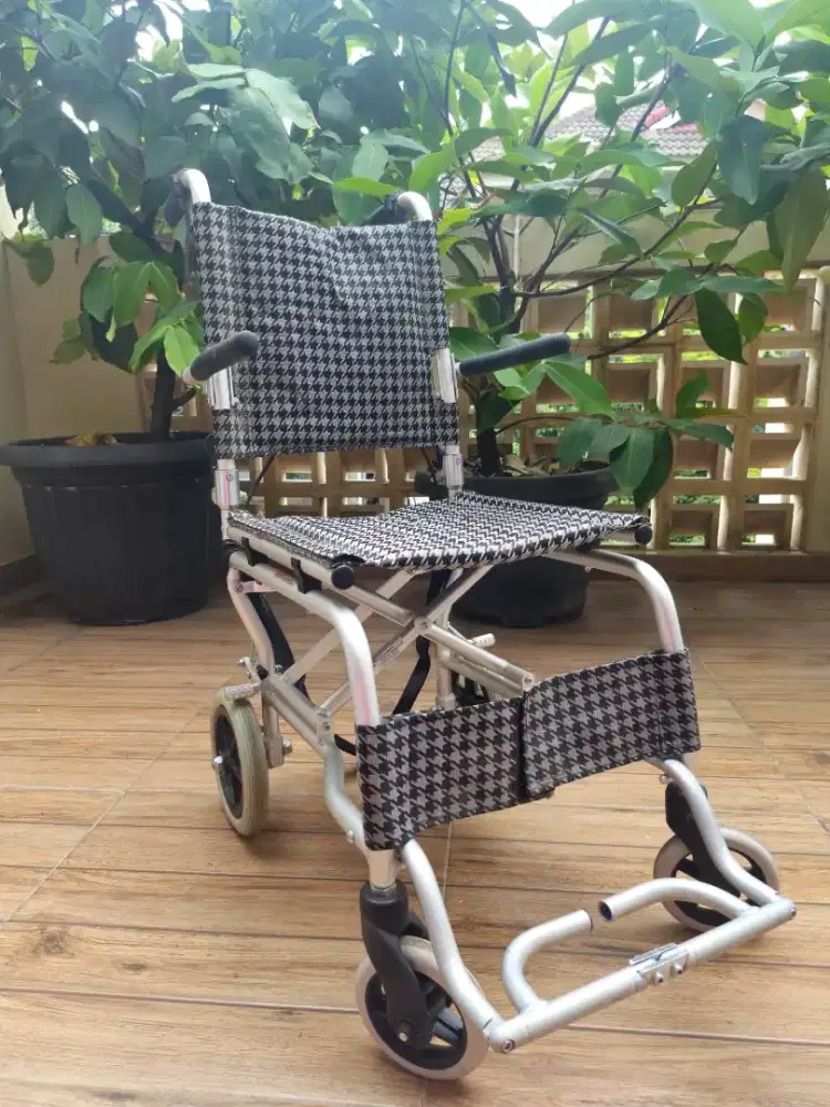 preloved kursi roda gea