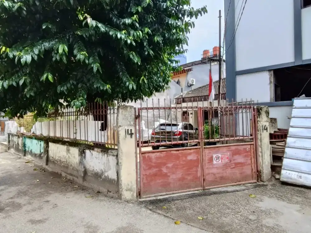 Jual Rumah tua hitung tanah Karet Pedurenan Kuningan cocok untuk rumah kos