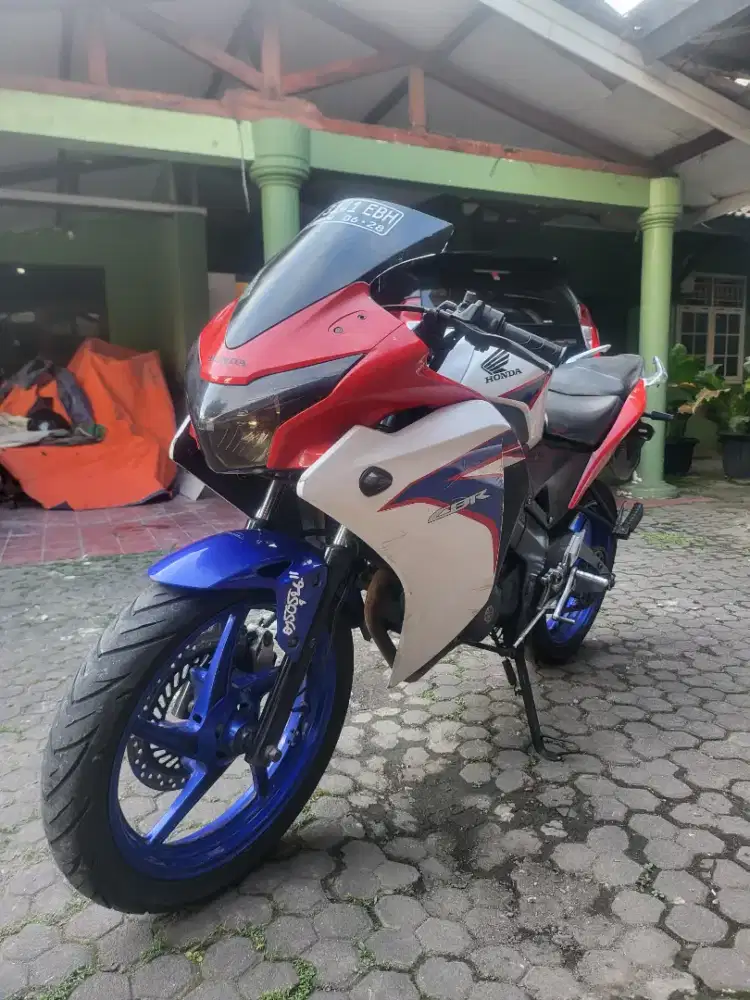 Honda CBR 150R CBU 2013 Putih Merah