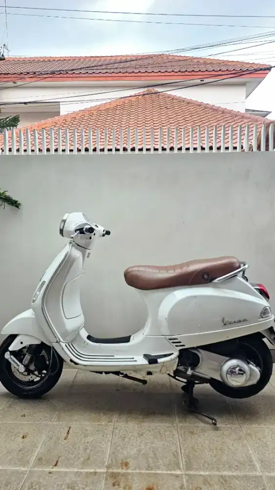 Vespa LX 150 Putih