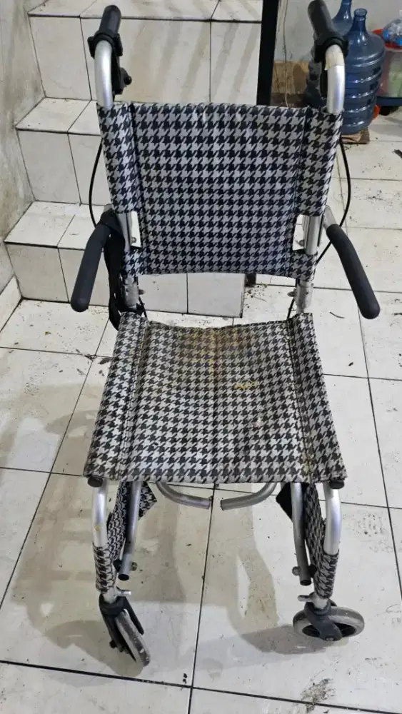 Kursi roda lipat merk GEA