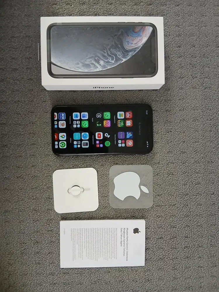 Dijual iPhone XR 64GB Black resmi iBox