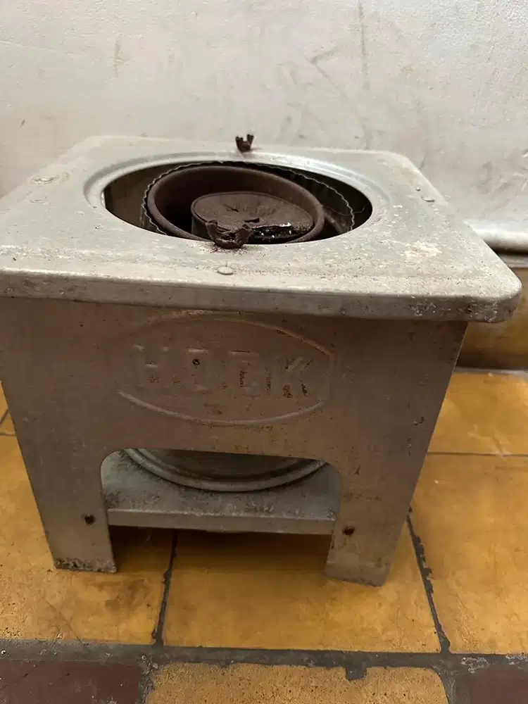 Kompor minyak tanah Hock