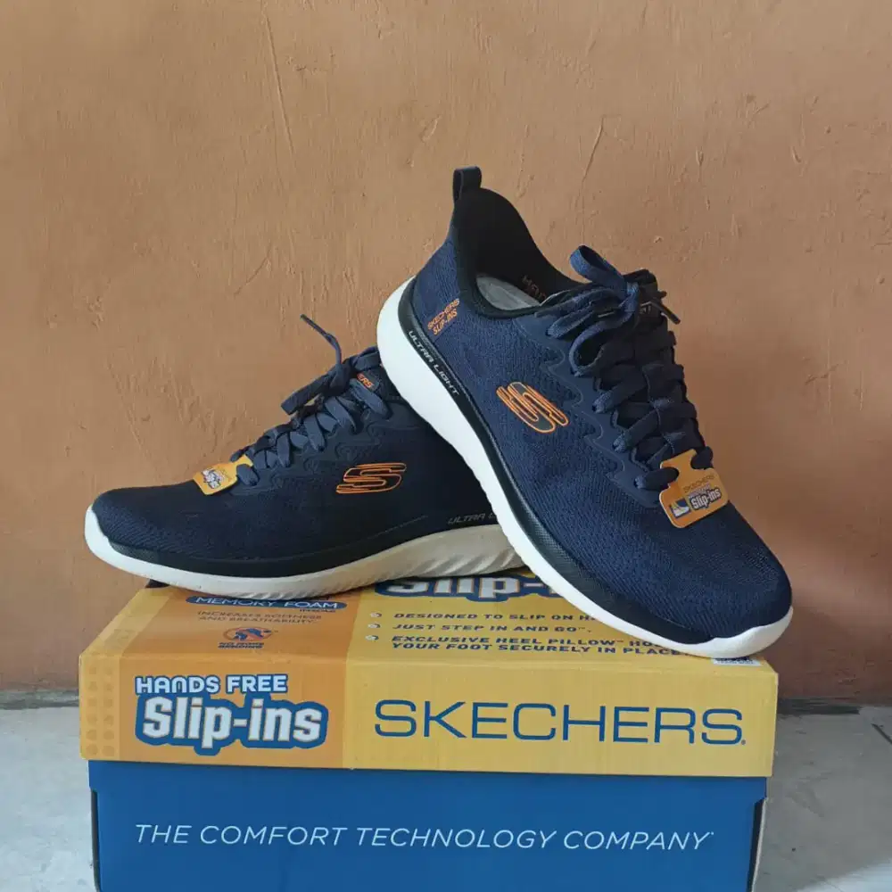 Sepatu skechers slip on