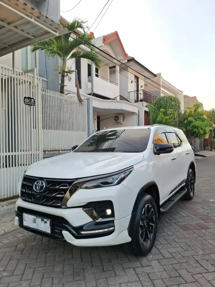 Fortuner VRZ 2.8 GR Sport 2022 AT Matic Hitam Diesel 1GD TRD Solar