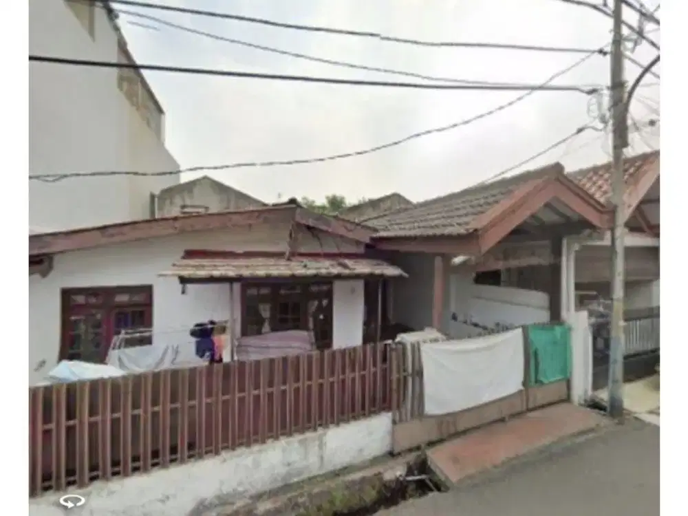 Rumah Tua 2 Lantai Akses Jalan 2 Mobil di Pulomas Kayu Putih Jaktim