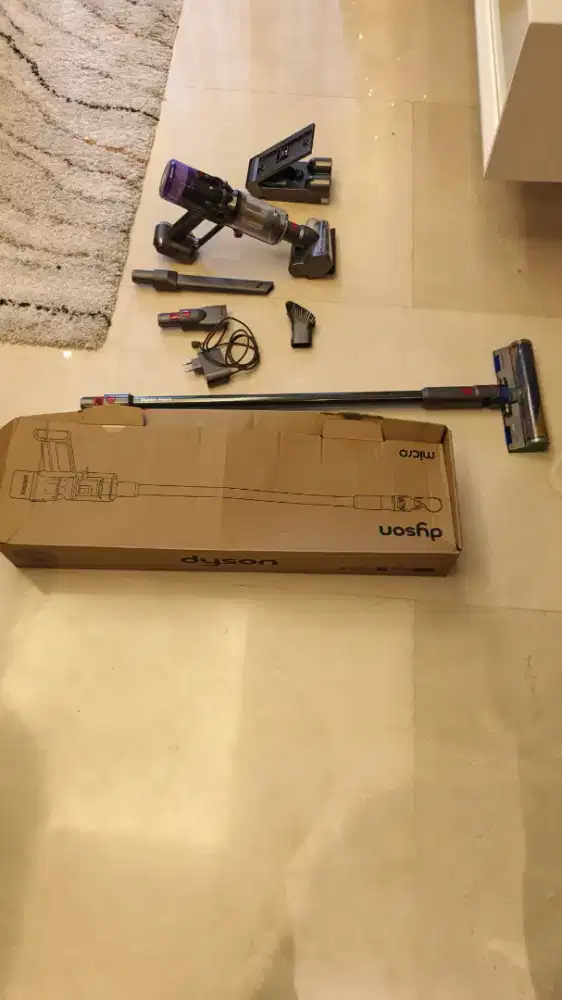 Vacuum Cleaner - Dyson V8 Absolute Vacuum Cleaner