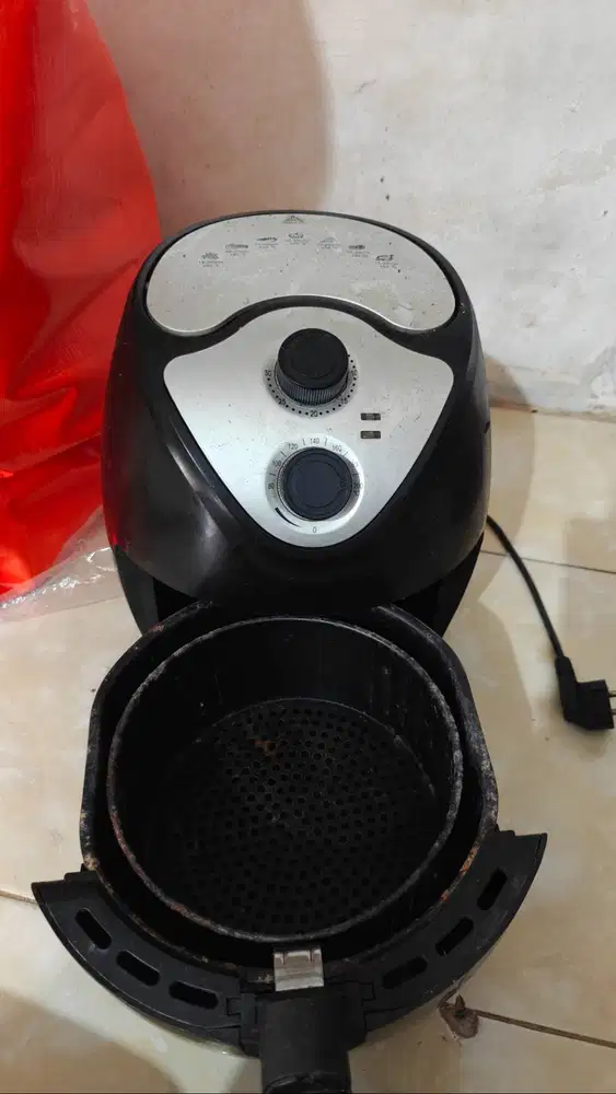 Jual air fryer bekas. Masih berfungsi