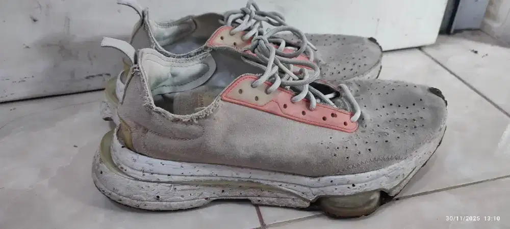 Sepatu Nike ukuran 42