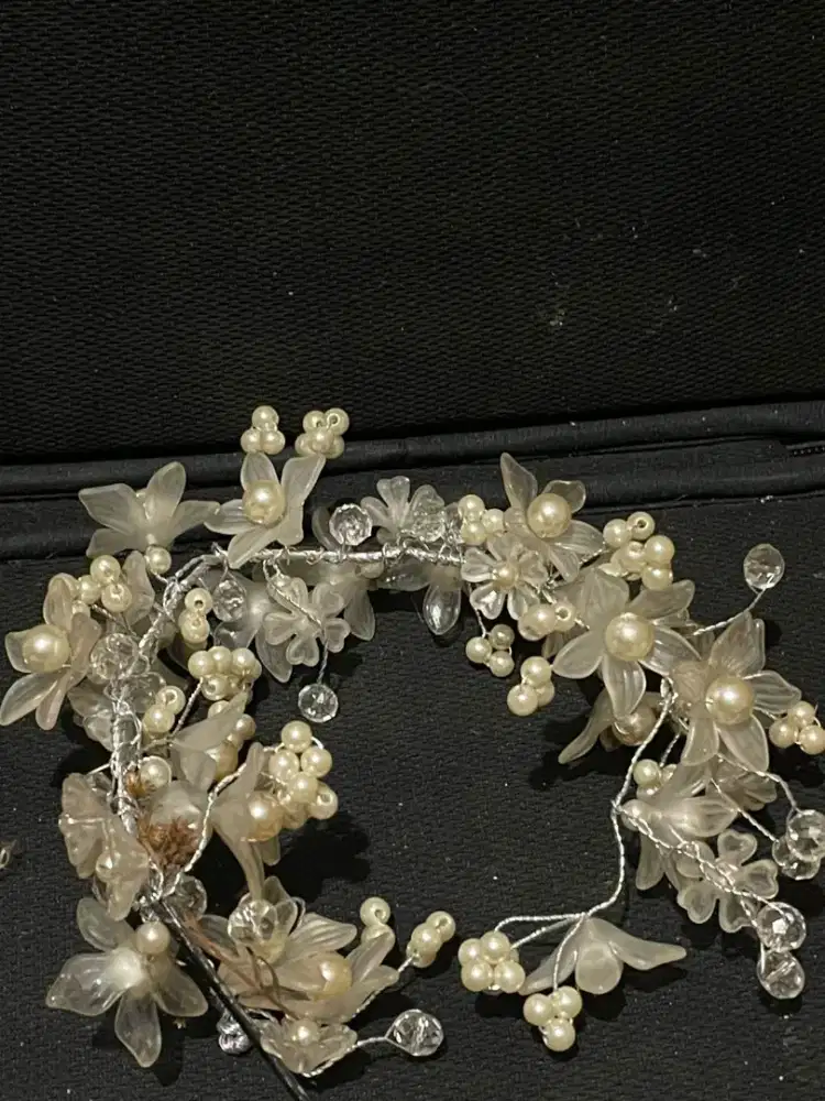 Headpiece bunga mutiara