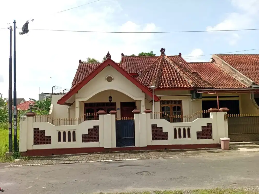 4 Kamar Tidur, 3 Kamar Mandi Hanya 900 Jt-an, Dekat UKRIM