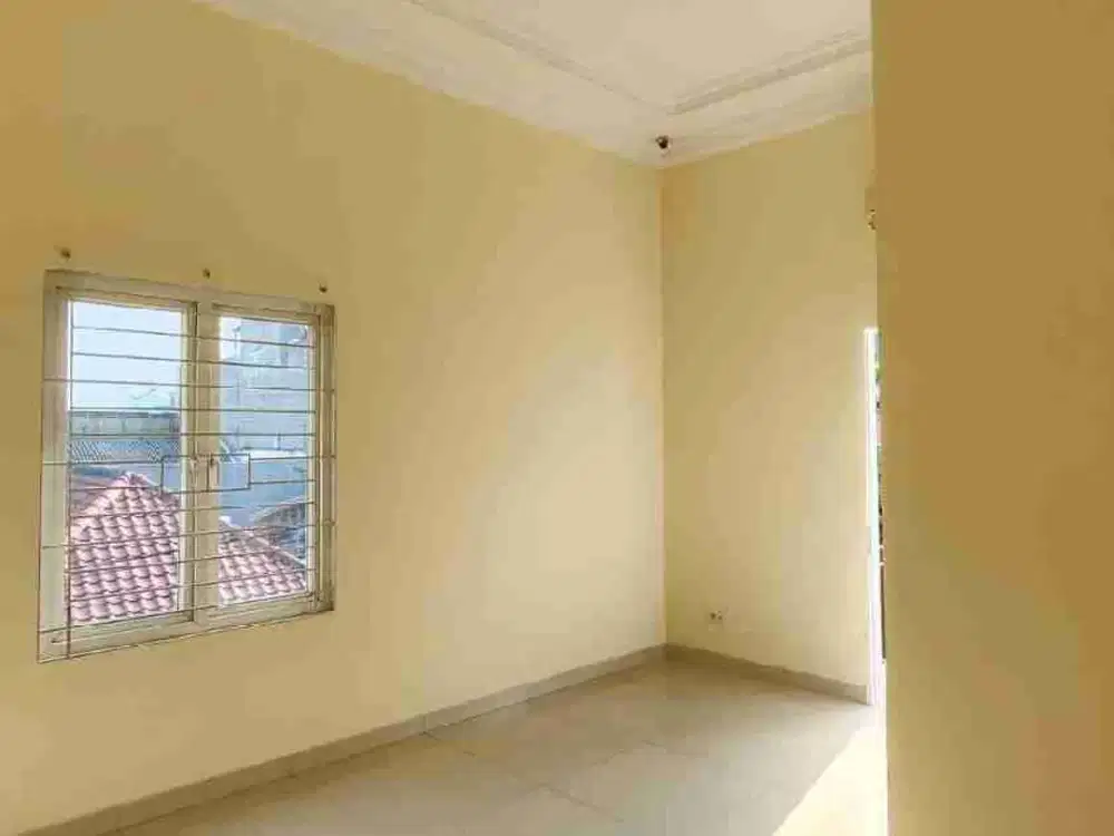 Dijual rumah mewah,hoek, 3 lantai, semi furnished di jl. Kesehatan, Cideng, Jakarta pusat, unit jarang ada..