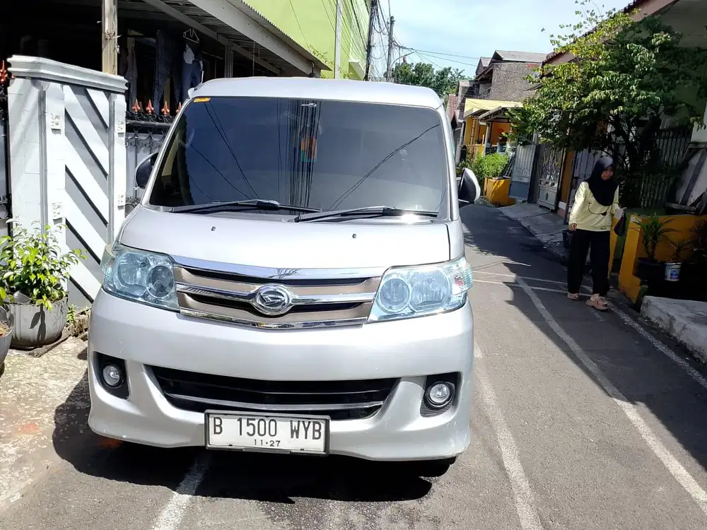 Daihatsu Luxio X Matic 2012  Tgn 1 dari Baru