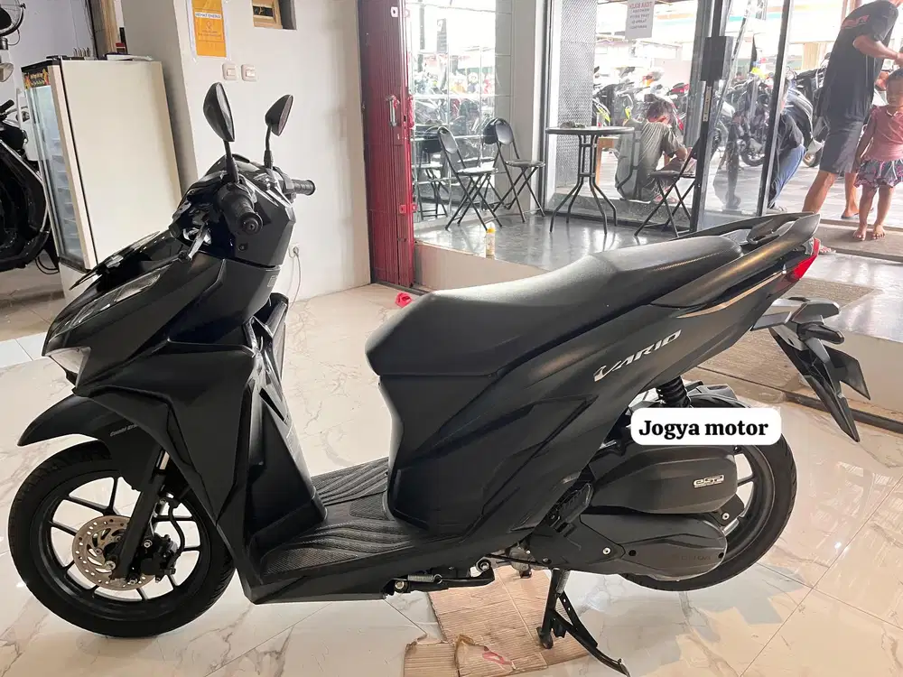 (B) honda  vario 125 iss tahun 2021