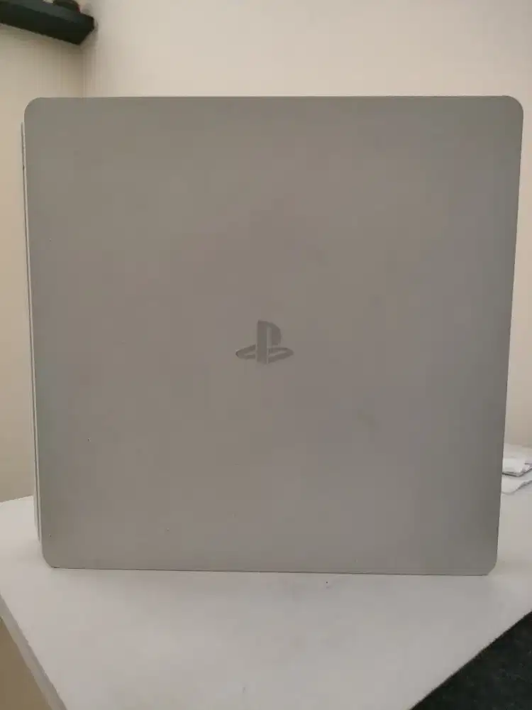 PS 4 SLIM ORI 1 TB FREE 1 STICK