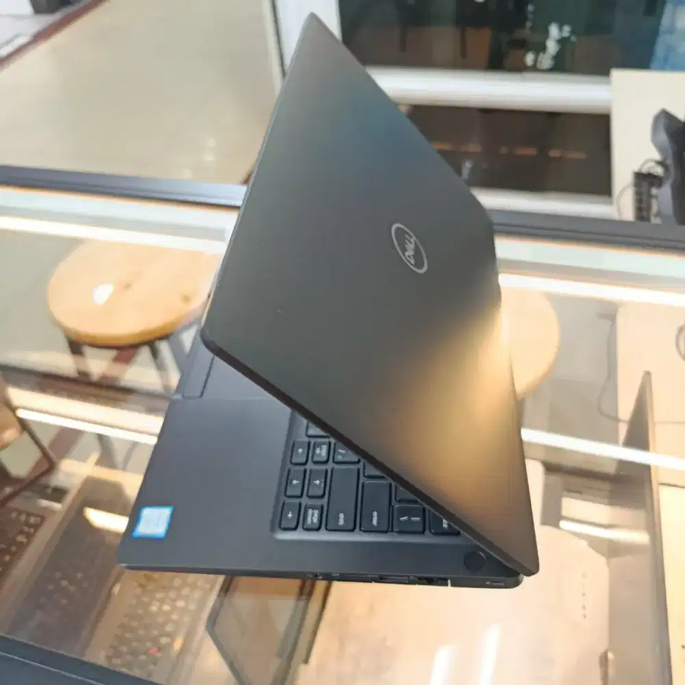 DELL 5300 INTEL CORE I5 RAM 8GB / SSD 256GB