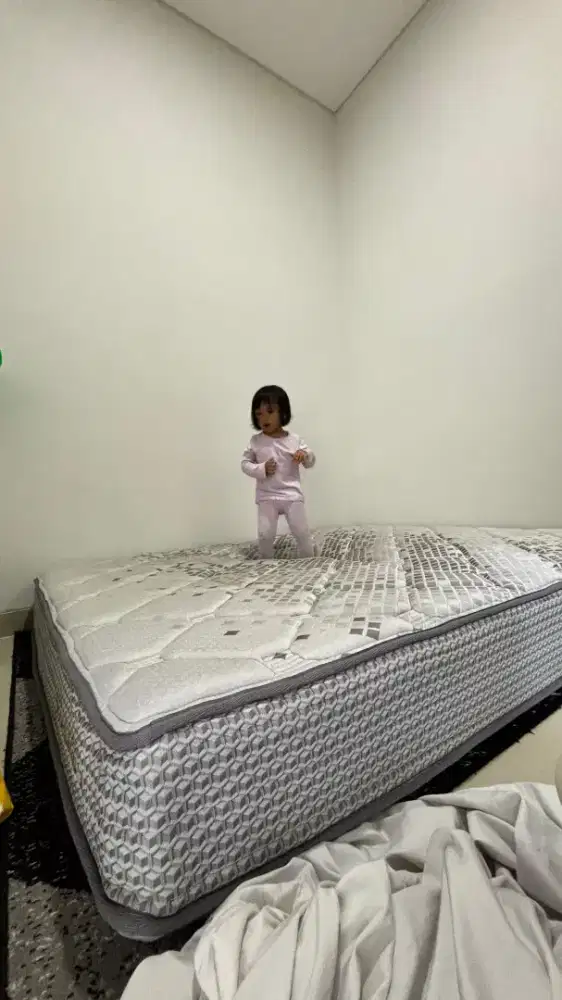 Dijual kasur queen dan karpet 160x200