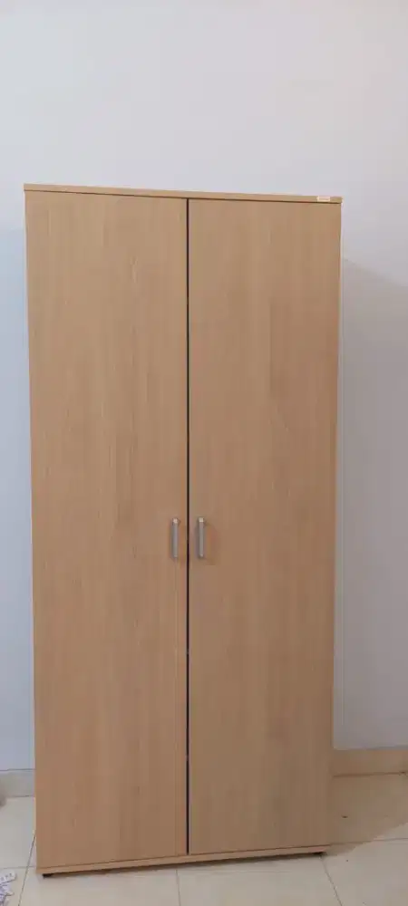 Lemari informa dua pintu