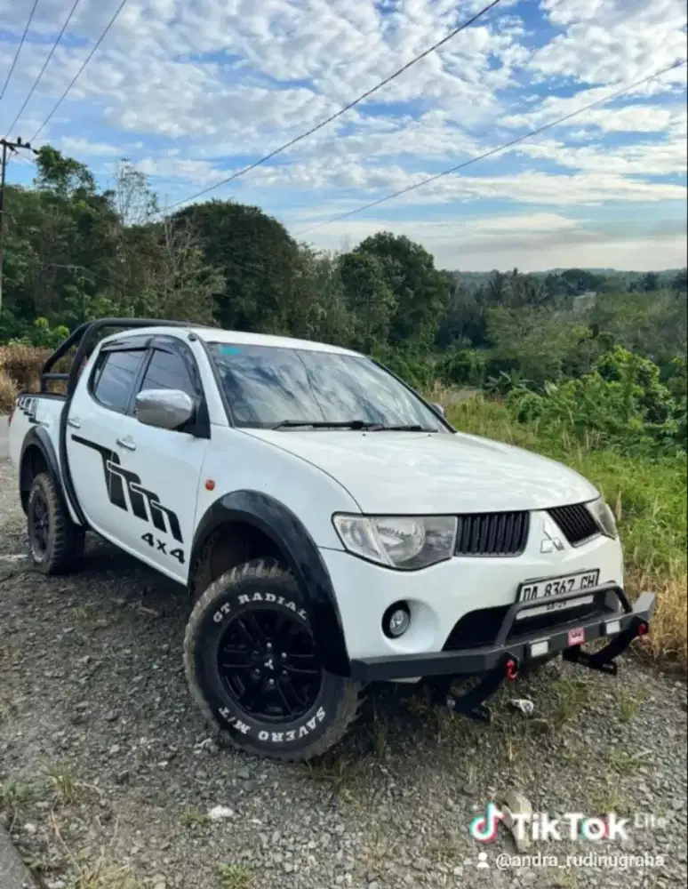 Mitsubishi Strada double kabin 4x4 tahun 2008