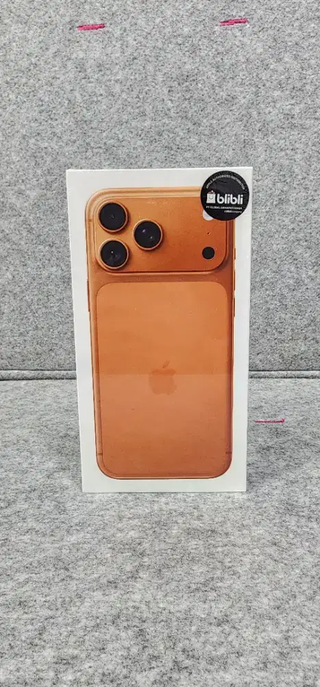 New iphone 17 pm 512 Cosmic orange