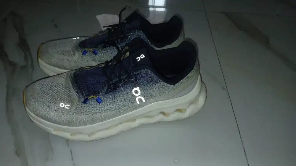 DIJUAL - On Cloudtilt Midnight Ivory