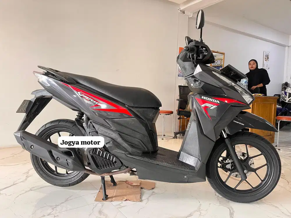 (B) honda vario 125 iss 201 cash / credit