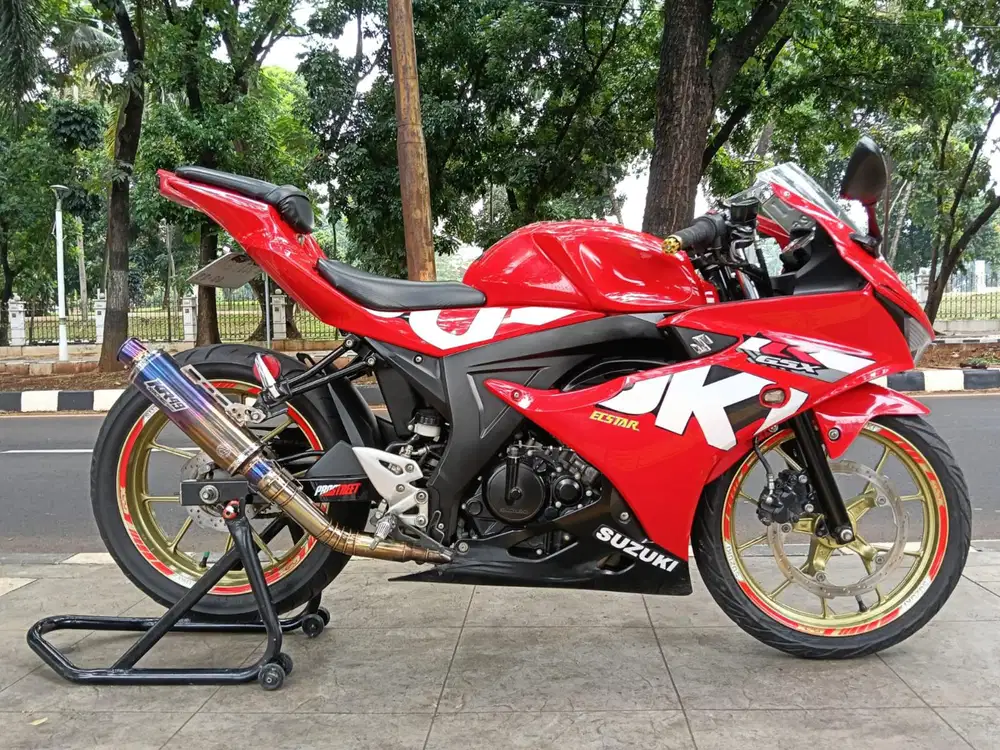 DIJUAL CASH SUZUKI GSX 150 R KEYLLES THN 2018 PAJAK OFF SIAP PAKAI