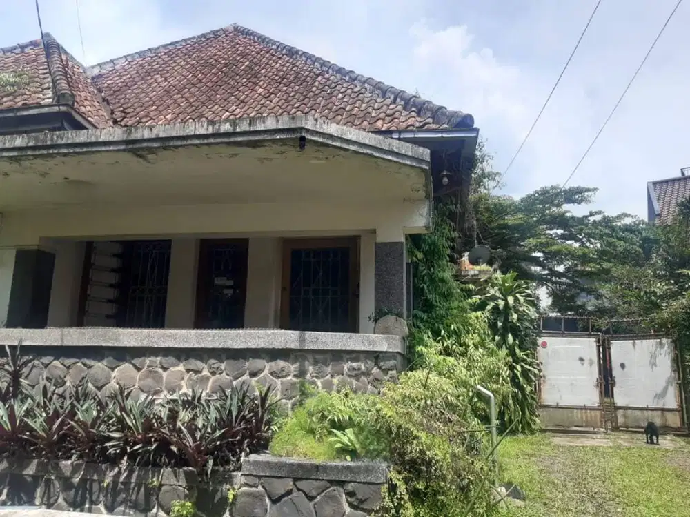 Rumah Heritage Nyaman Strategis di Sayap Riau Bandung