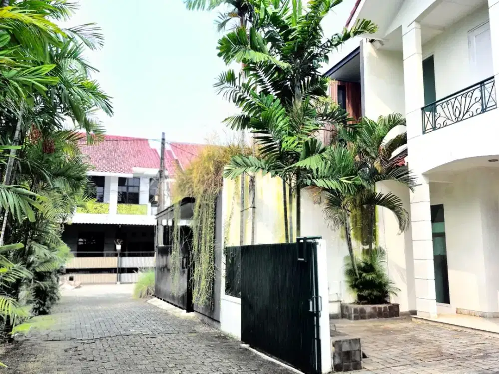 Rumah Bagus 2 Lantai Dekat Mall Gandaria Terawat Dan Siap HunI Pondok Indah