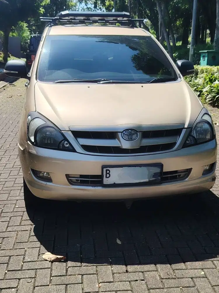 Toyota Innova kijang