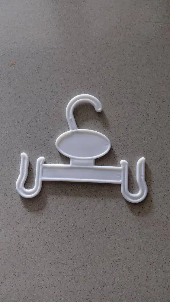 gantungan sandal jepit