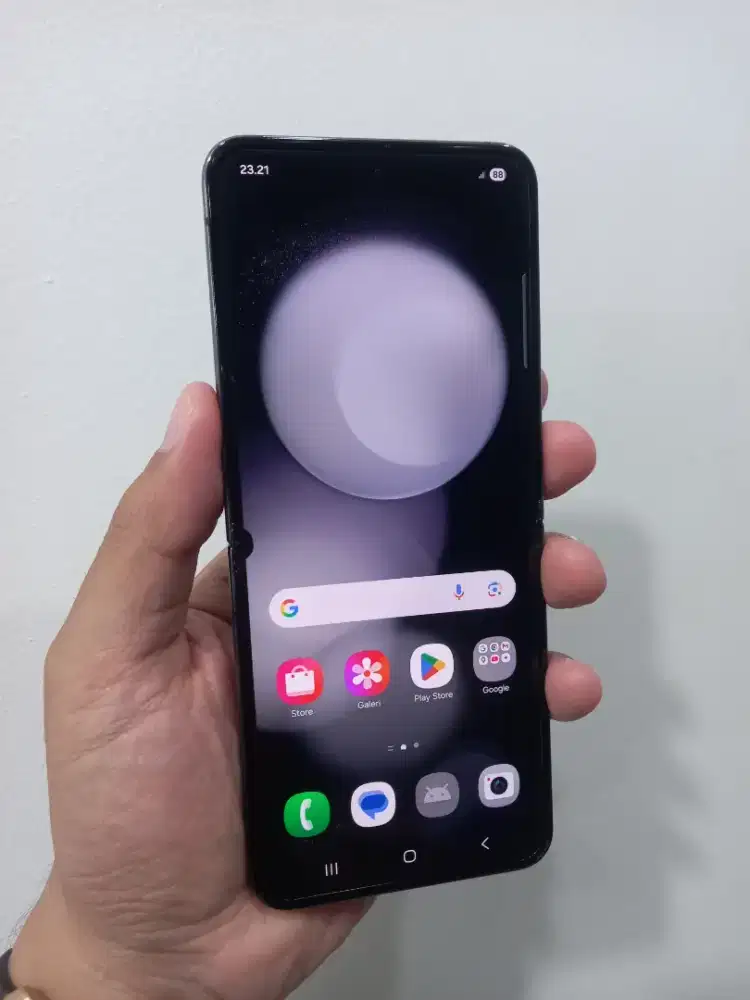 Samsung Galaxy Z Flip 5 Ram 8/512Gb jaringan 5G Fullset minus dikit