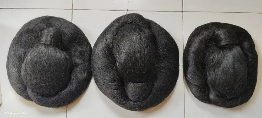 Sanggul, kundai, konde, atau tongsit 