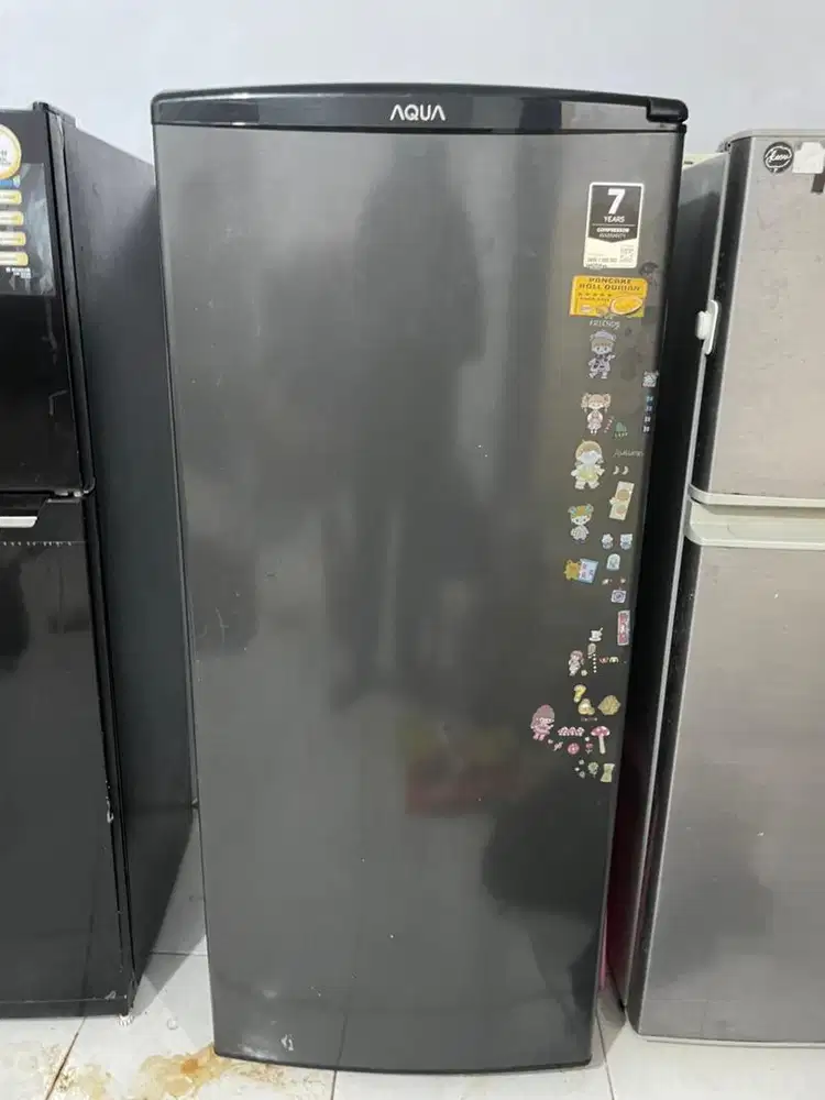 dijual standing frezzer AQUA