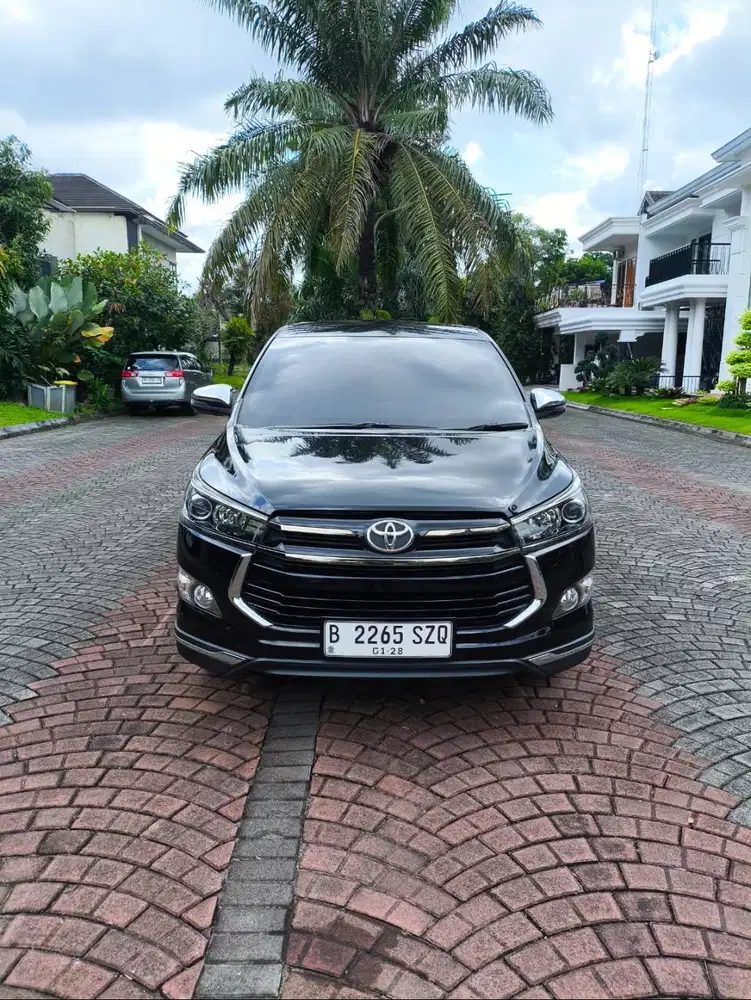 Innova Venturer 2.0 Matic 2018 Istimewa low kilometer
