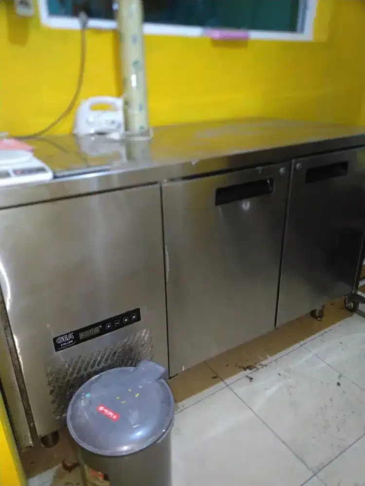 Undercounter chiller