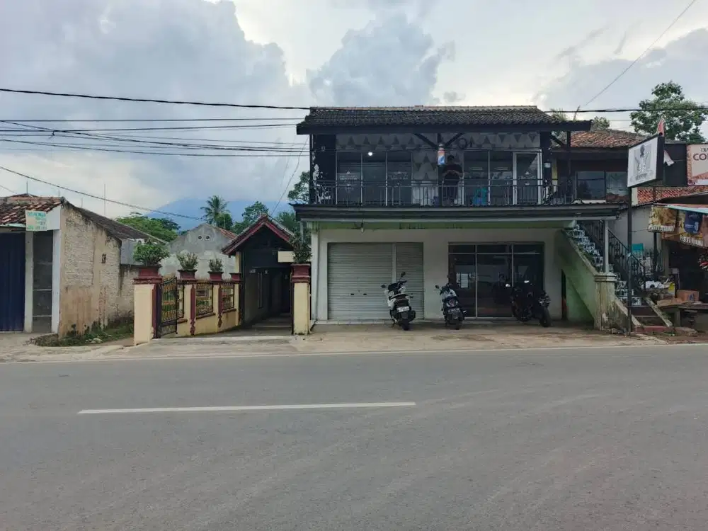 Di jual rumah tinggal plus ruko, didepan jalan raya